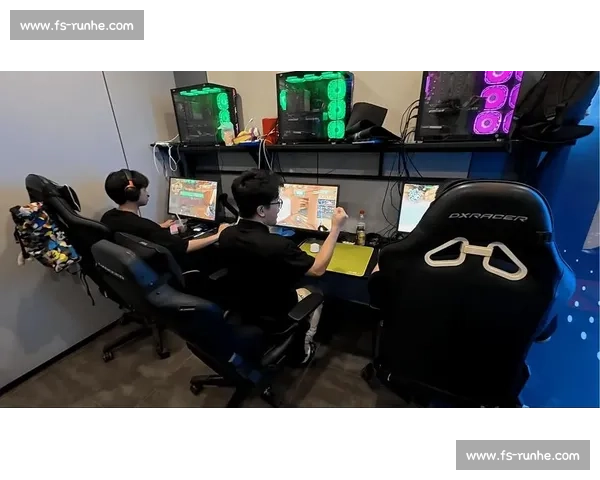 揭秘顶尖电竞赛事：不止是屏幕上的激战，更是团队的心血